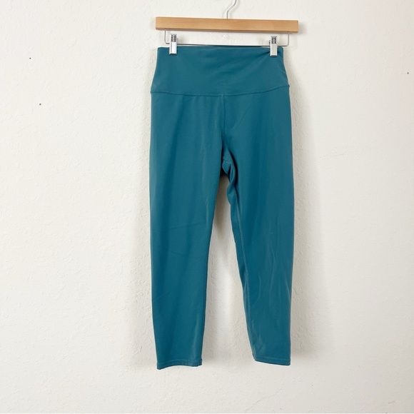 ALO Yoga Pants - Alo Yoga Green Crop Leggings Size Medium